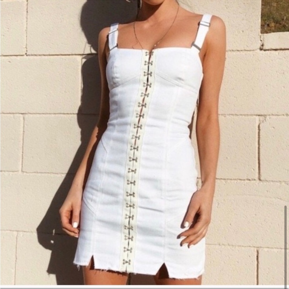 For Love & Lemons Monika Hook Front
Mini Dress white